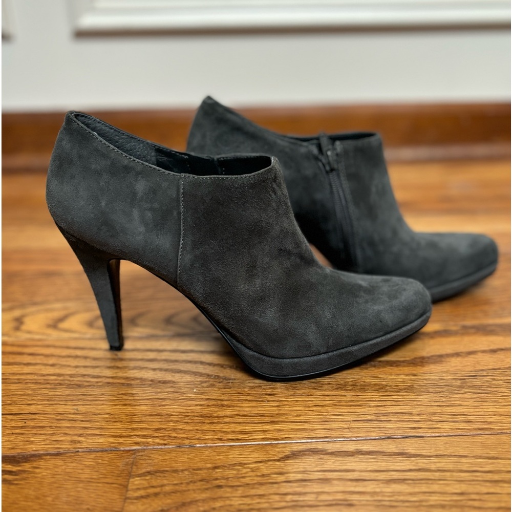 Bandolino Grey Suede Booties Size 8.5M